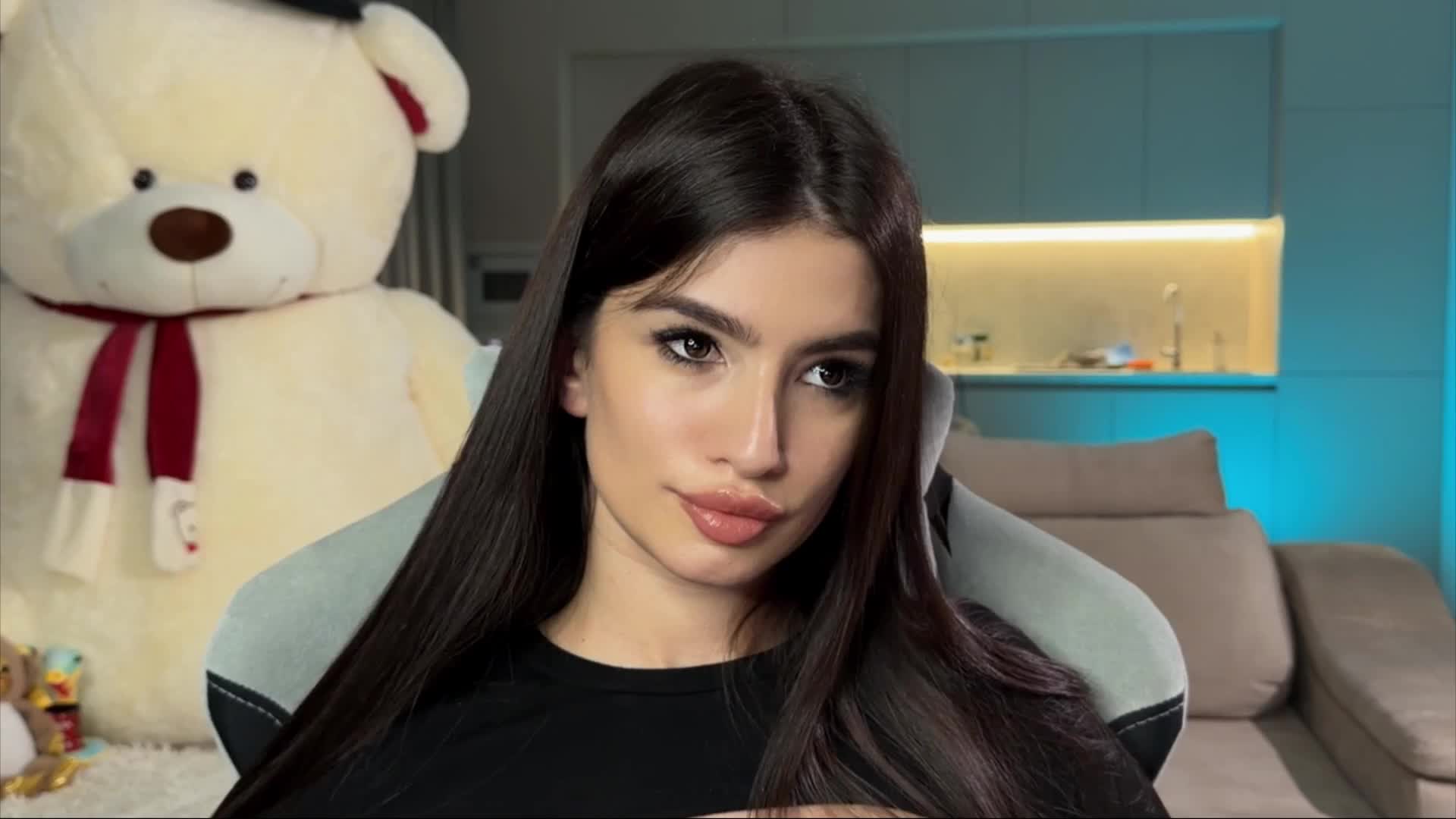 Sofi-Mi Cam Model Chat November 21, 2025