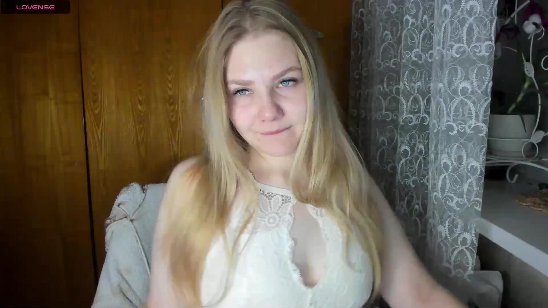 Emma-Frizea Cam Model Chat November 22, 2025