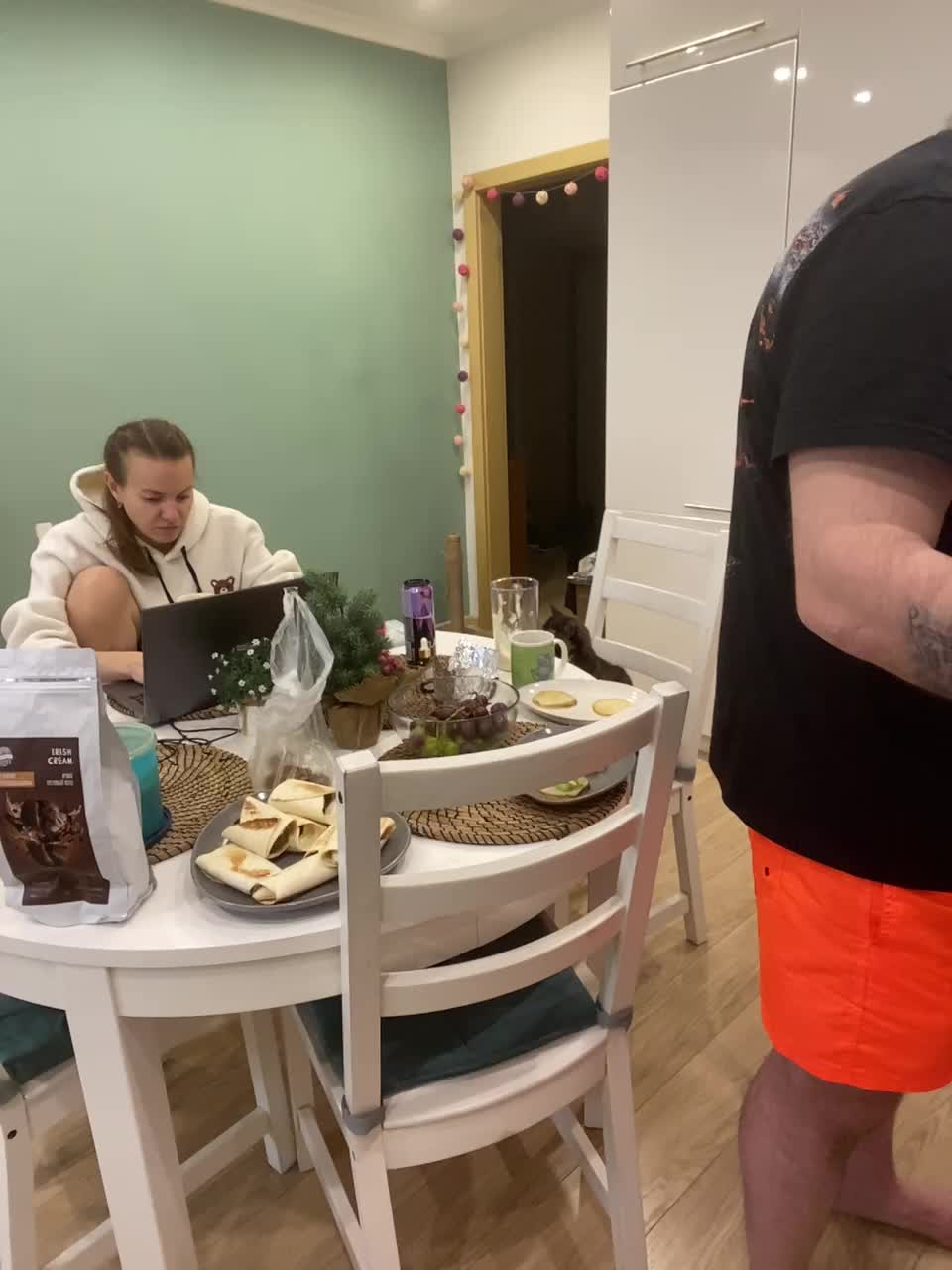 YuGoVi Cam Model Chat November 22, 2025