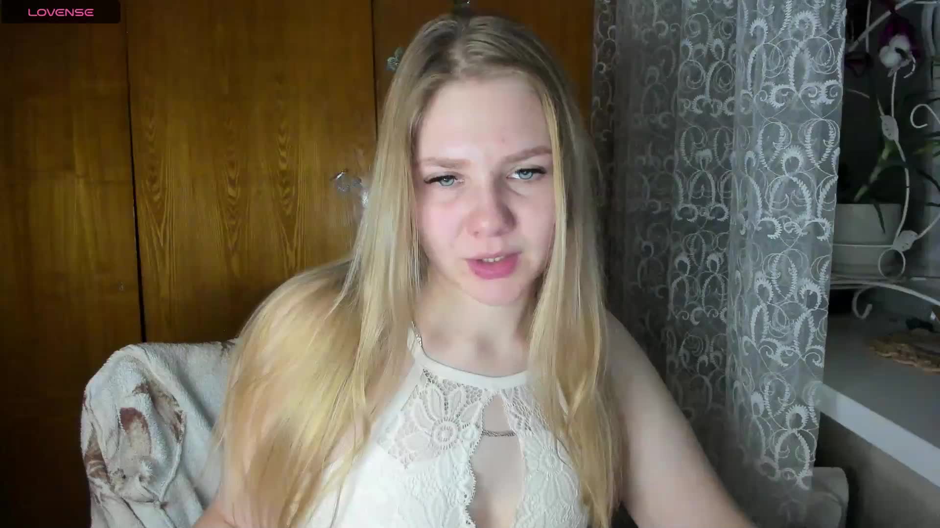 Emma-Frizea Cam Model Chat November 22, 2025