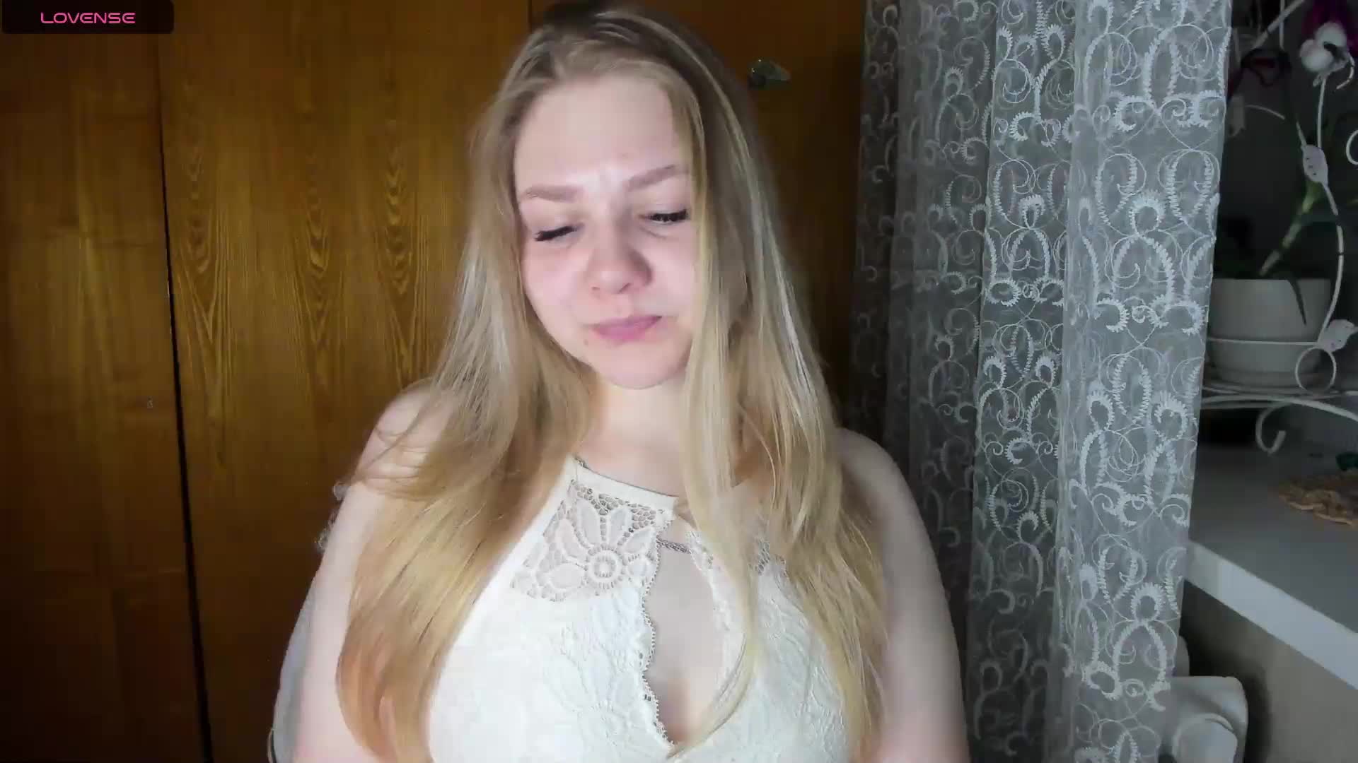 Emma-Frizea Cam Model Chat November 22, 2025