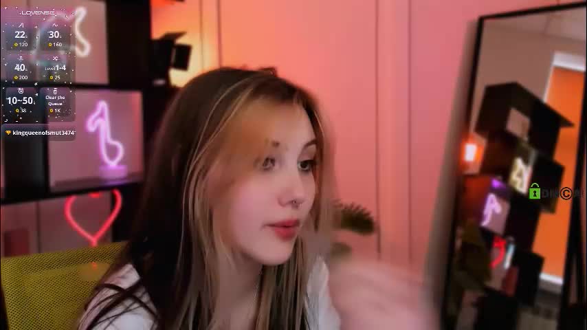 luna_tin Cam Model Chat November 25, 2025