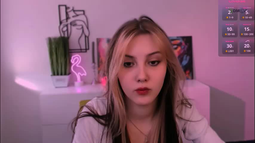 luna_tin Cam Model Chat November 25, 2025