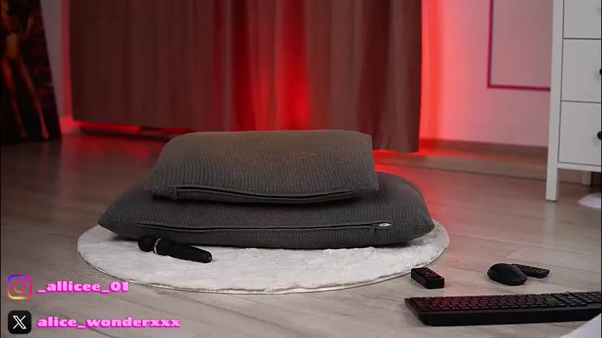 vanessasimon Cam Model Chat November 26, 2025