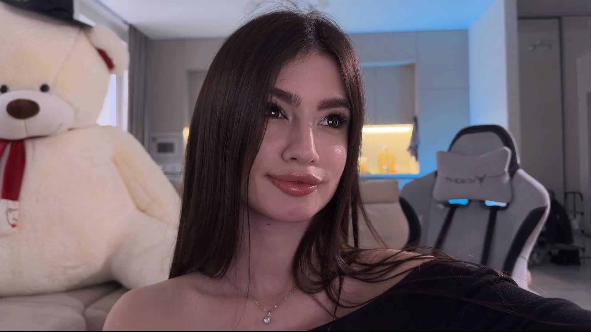 Sofi-Mi Cam Model Chat November 26, 2025