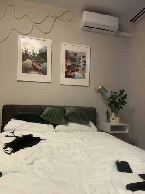 Milana555550 Cam Model Chat November 26, 2025