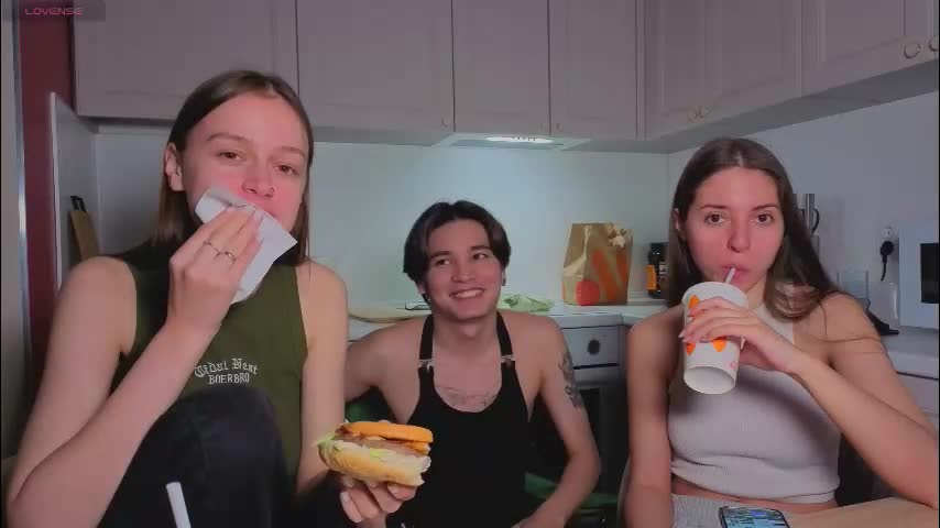 ihavepaws33 Cam Model Chat November 27, 2025