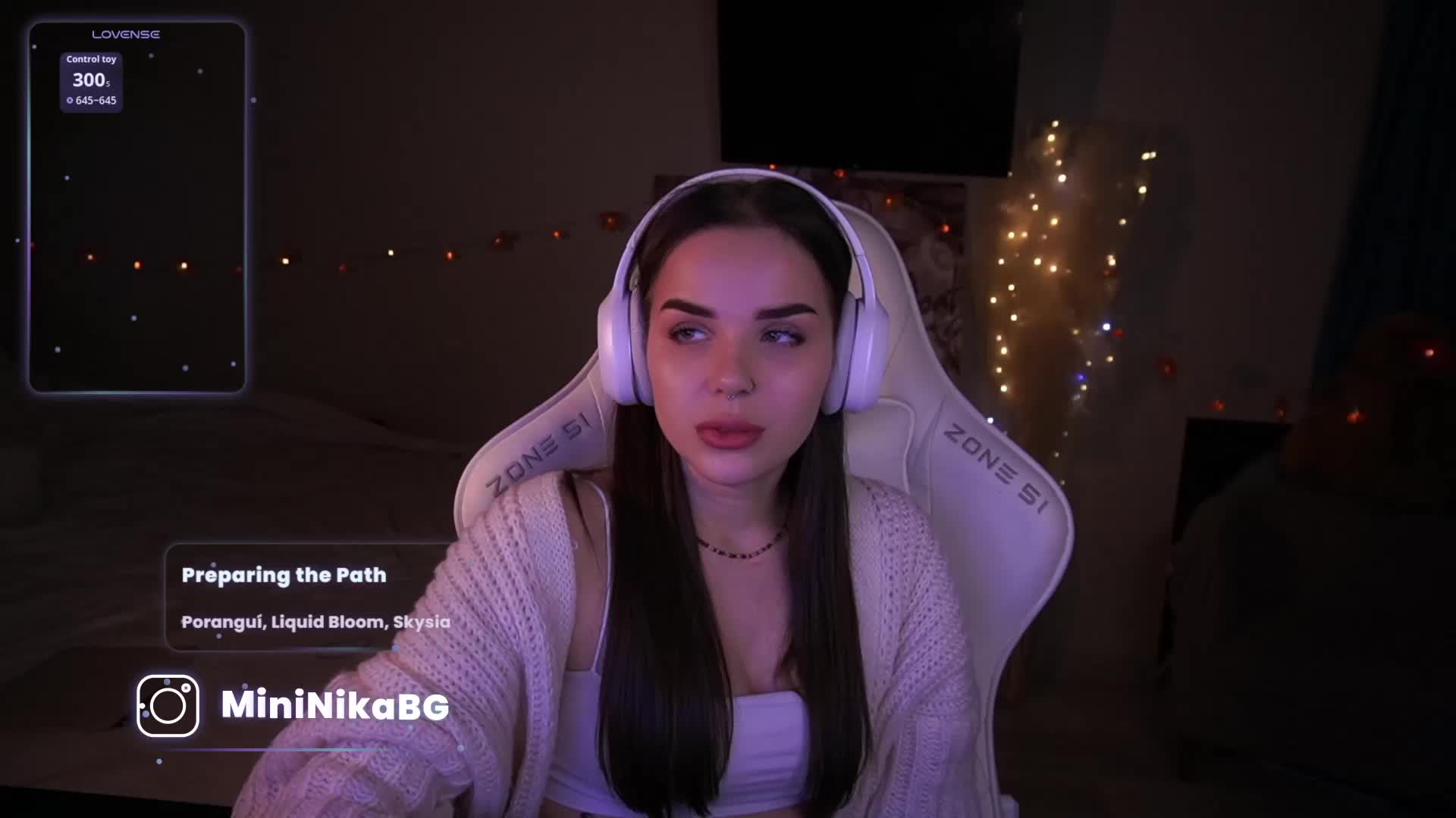 MiniNika Cam Model Chat November 28, 2025