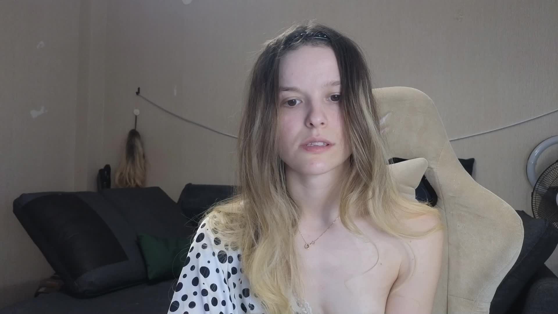 mali- Cam Model Chat December 1, 2025