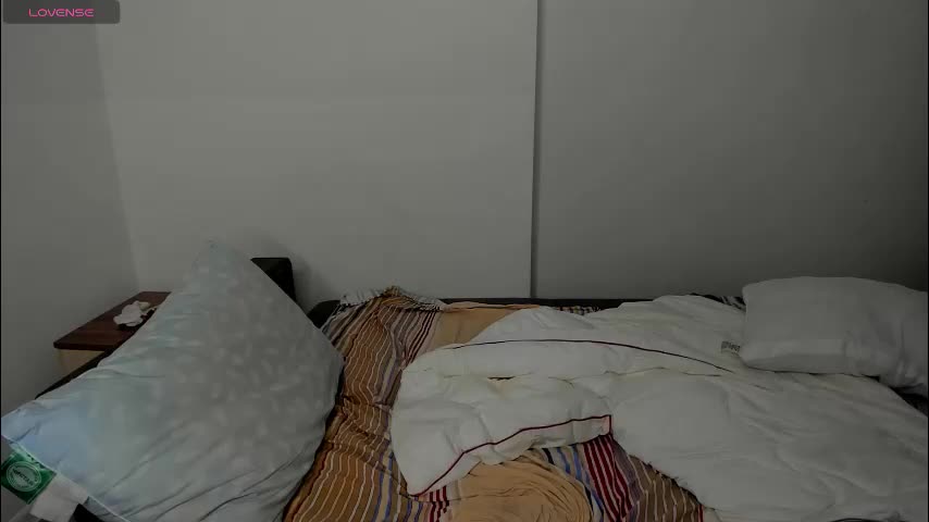 skip_london Cam Model Chat December 1, 2025