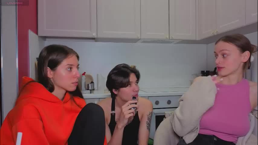 ihavepaws33 Cam Model Chat December 1, 2025