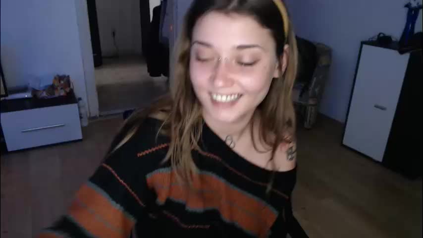 aliens4twenty Cam Model Chat December 1, 2025