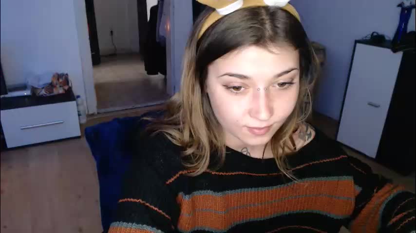 aliens4twenty Cam Model Chat December 1, 2025