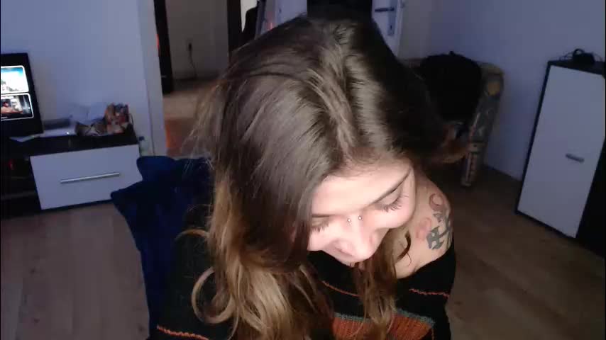 aliens4twenty Cam Model Chat December 1, 2025