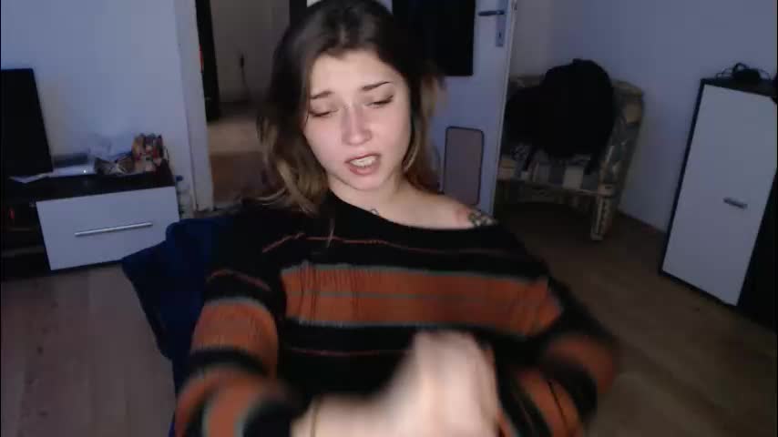 aliens4twenty Cam Model Chat December 1, 2025