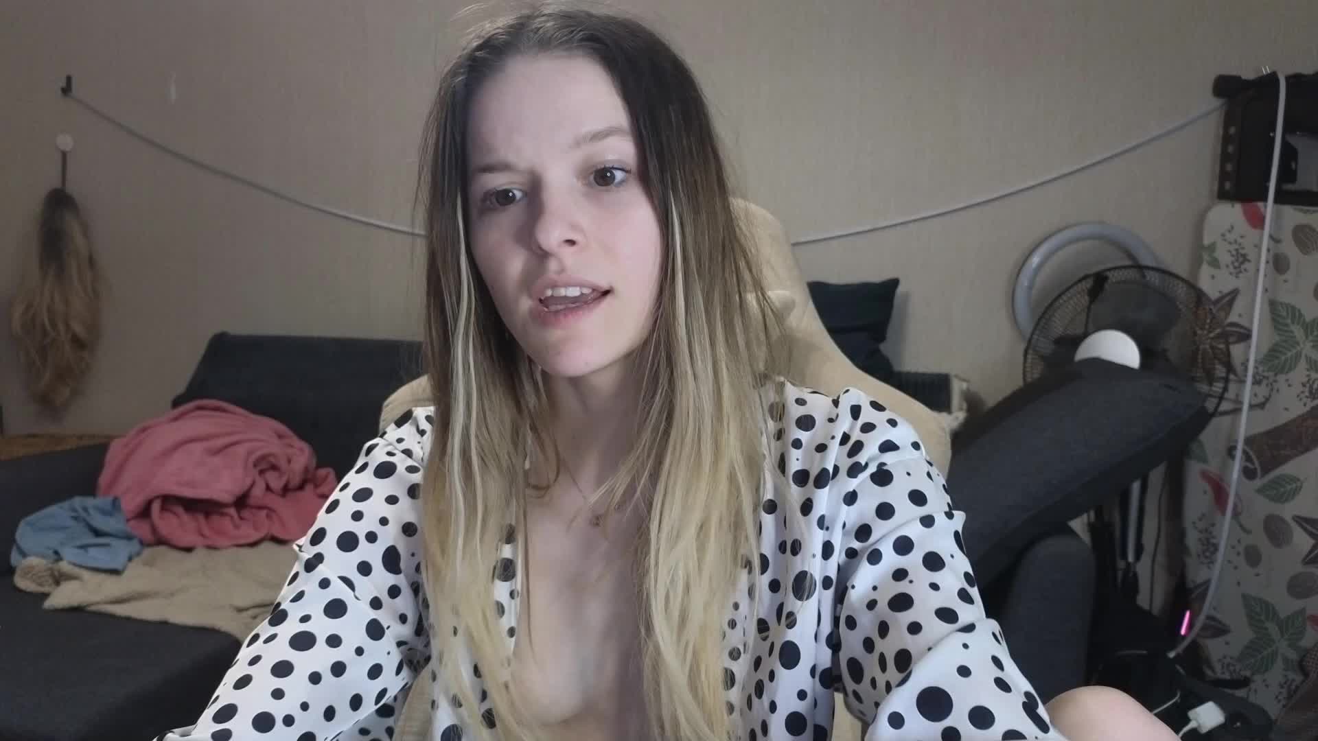 mali- Cam Model Chat December 2, 2025