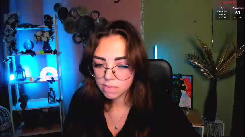 kiki_swan Cam Model Chat December 2, 2025