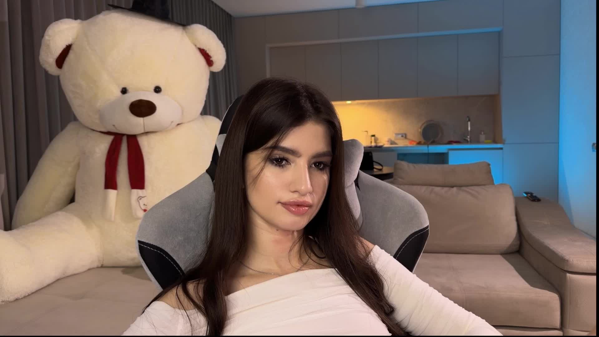 Sofi-Mi Cam Model Chat December 3, 2025