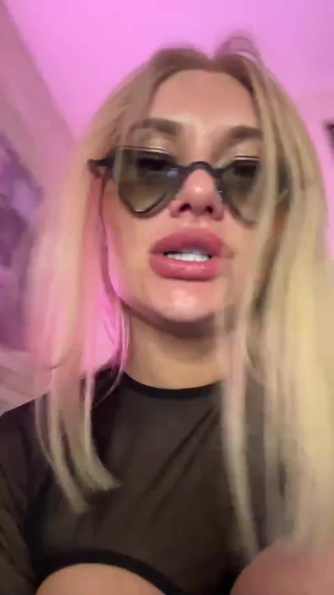 Tvoyasamka77 Cam Model Chat December 3, 2025