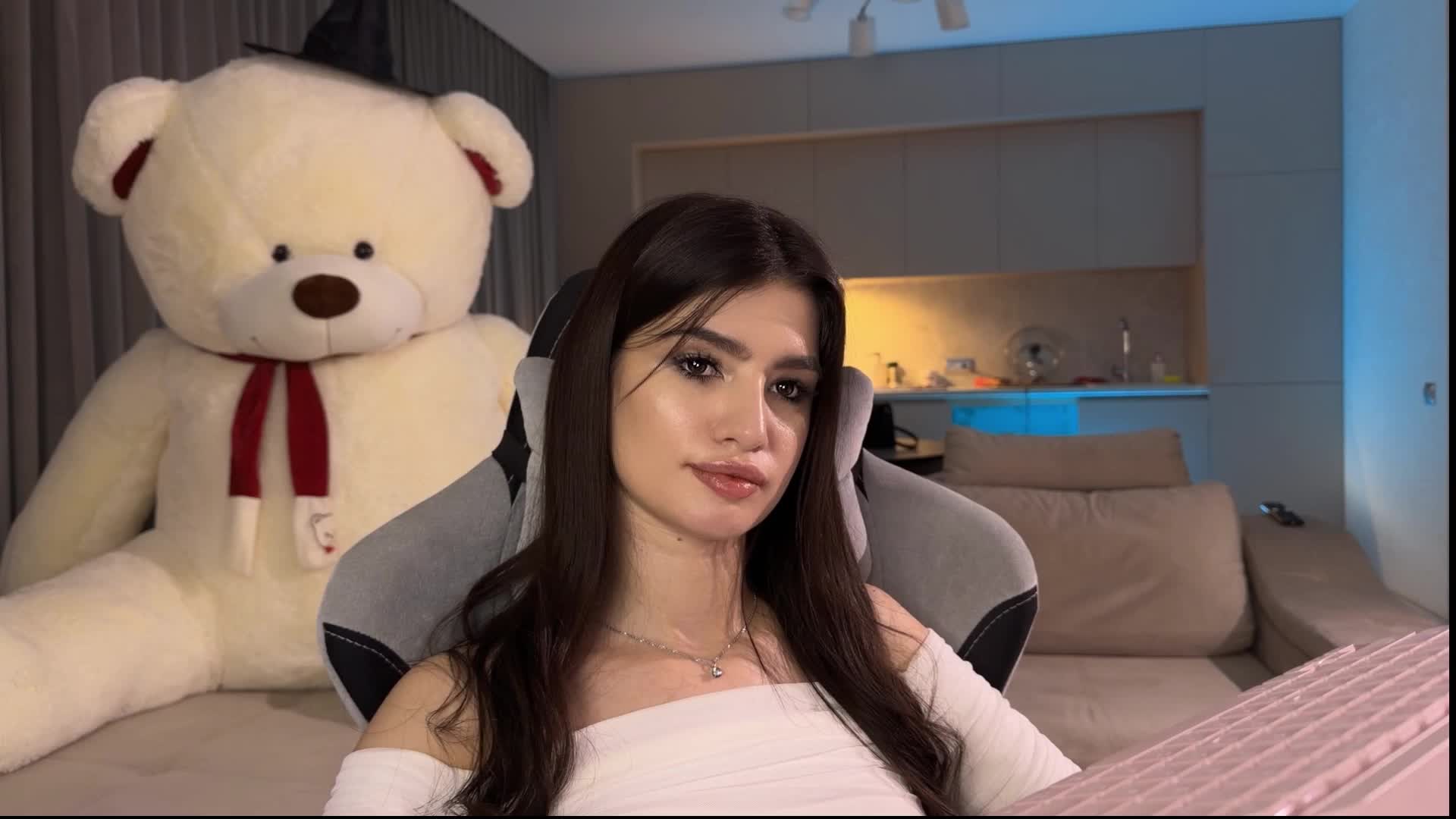 Sofi-Mi Cam Model Chat December 3, 2025