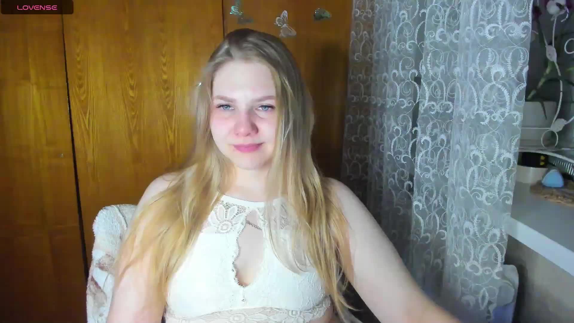 Emma-Frizea Cam Model Chat December 3, 2025