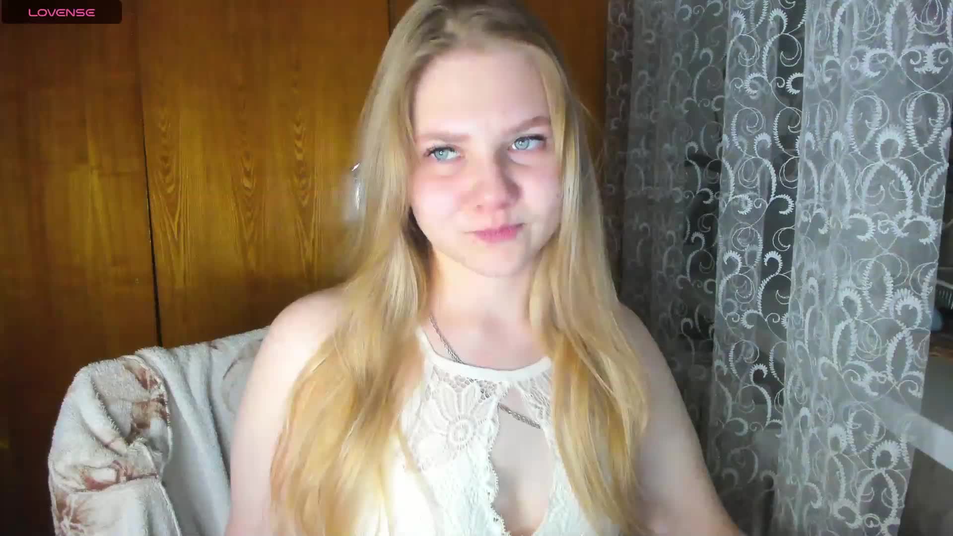 Emma-Frizea Cam Model Chat December 3, 2025