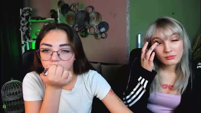 kiki_swan Cam Model Chat December 3, 2025