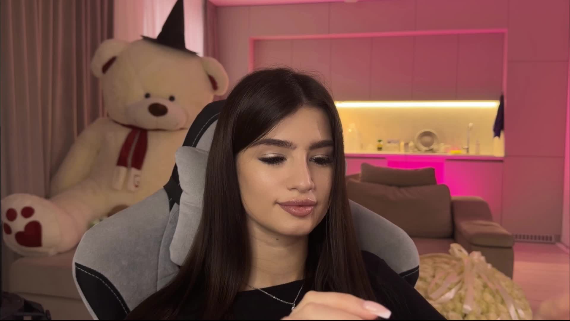 Sofi-Mi Cam Model Chat December 4, 2025