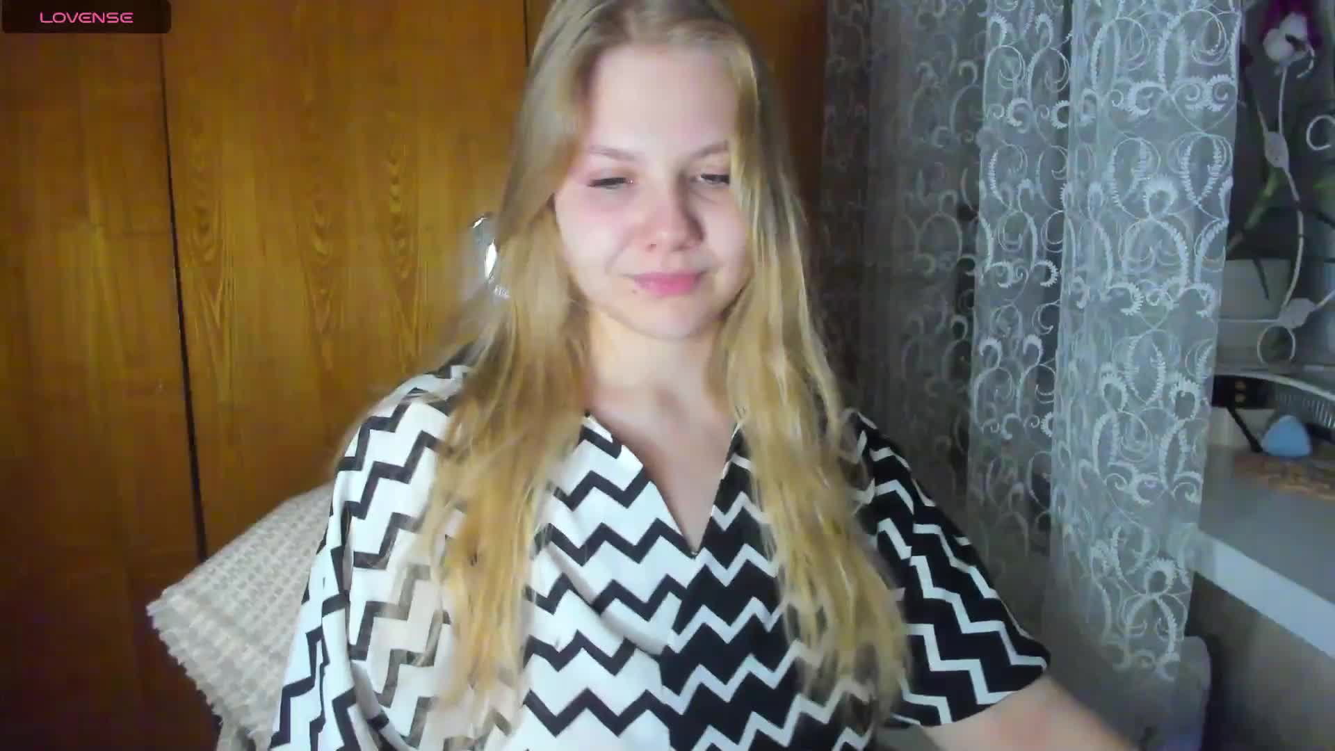 Emma-Frizea Cam Model Chat December 5, 2025