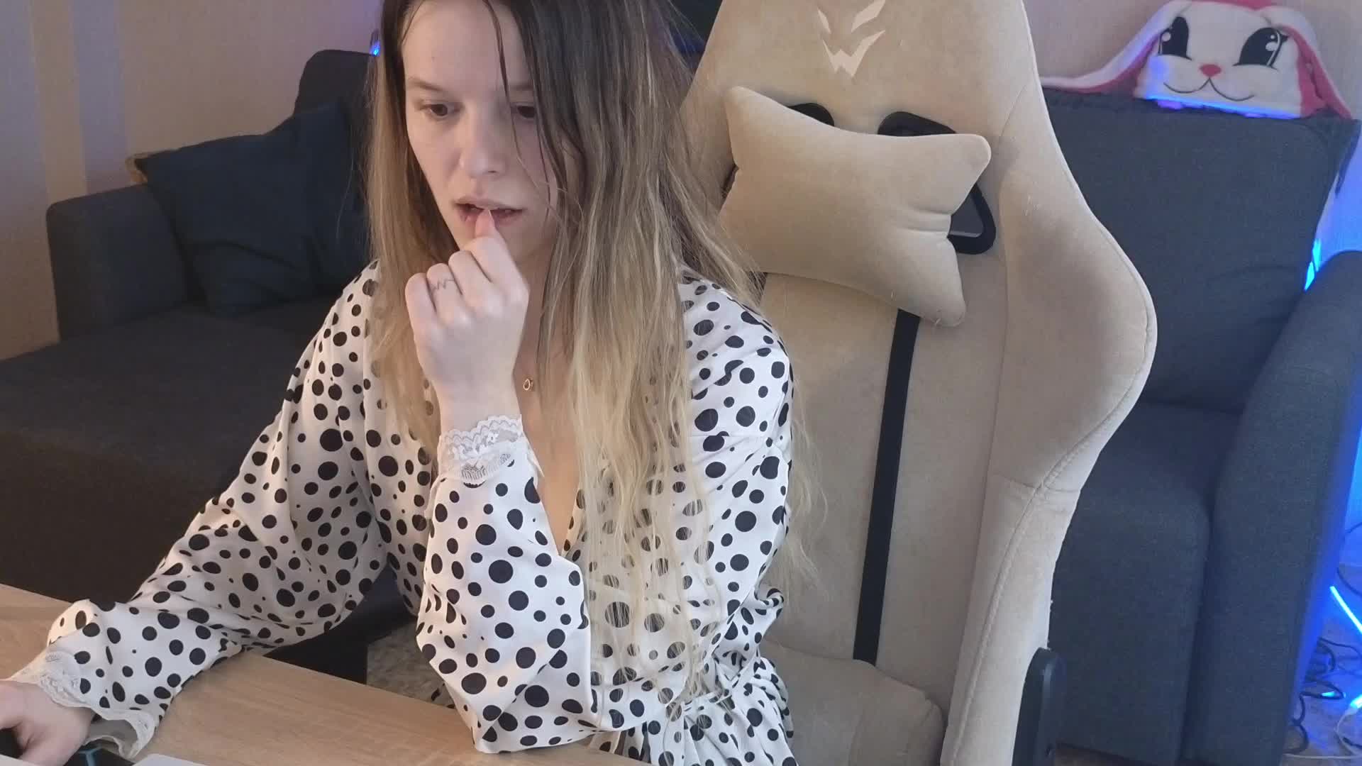 mali- Cam Model Chat December 5, 2025