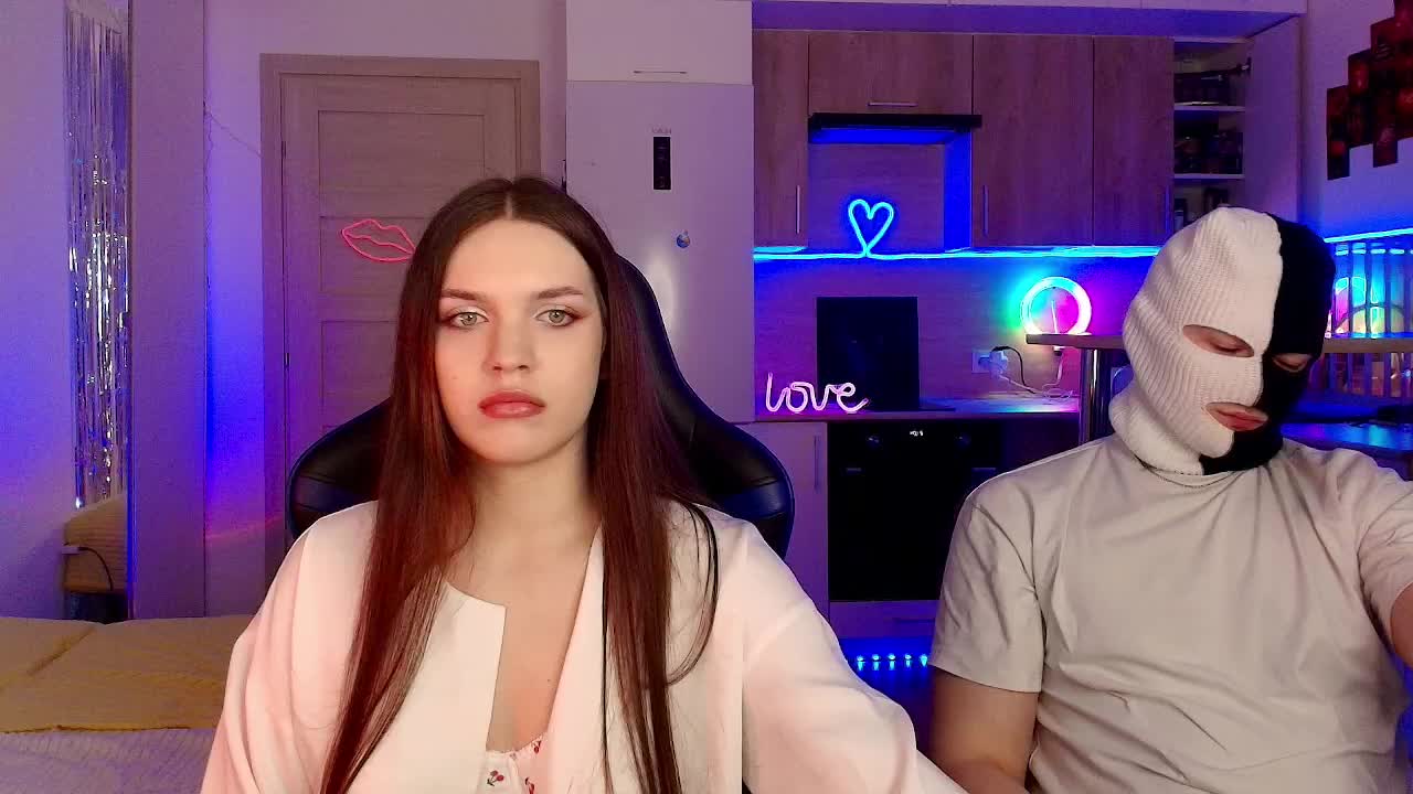 TwiceAsHotXXX Cam Model Chat December 6, 2025