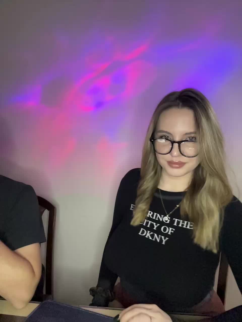 Cris_Mi Cam Model Chat December 7, 2025