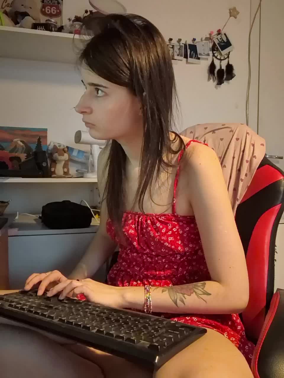 bonniewoods23 Cam Model Chat December 7, 2025