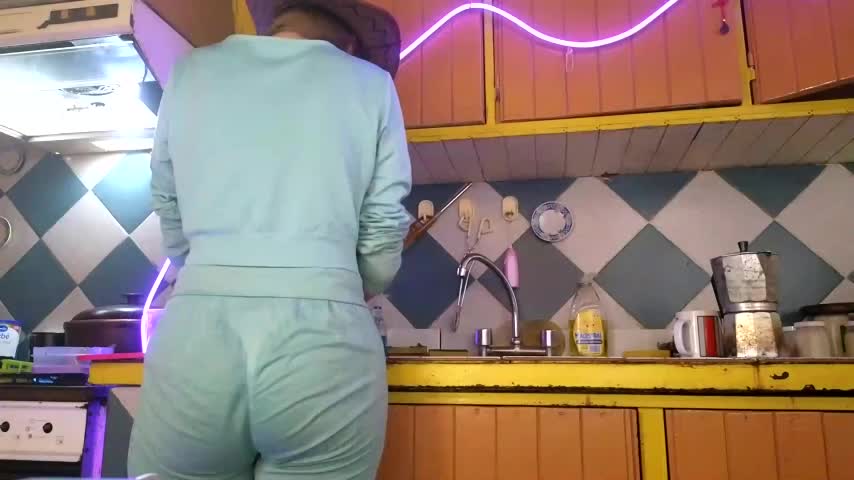 Jony_Marta Cam Model Chat December 7, 2025