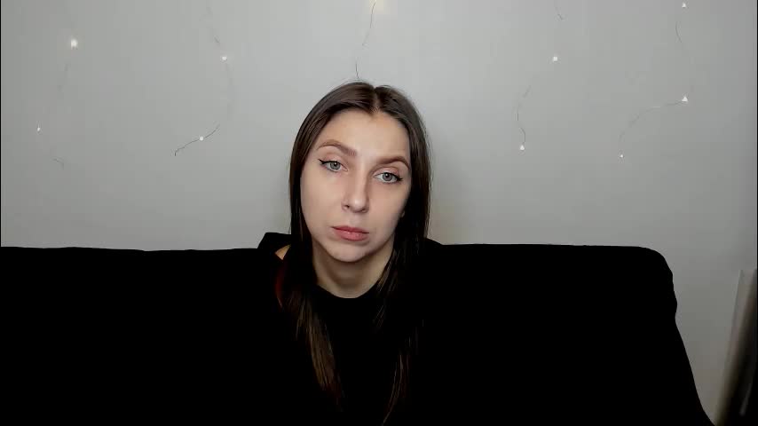 sinthiahug Cam Model Chat December 8, 2025