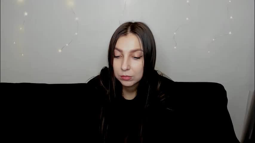 sinthiahug Cam Model Chat December 8, 2025