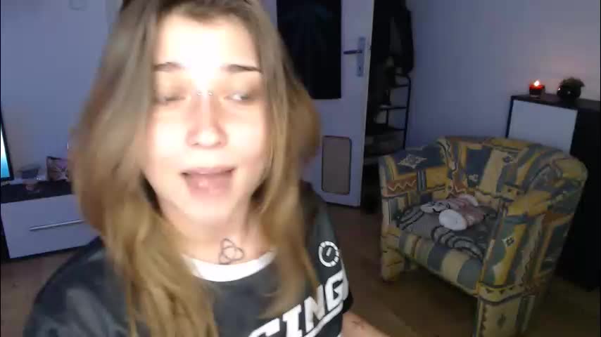 aliens4twenty Cam Model Chat December 8, 2025