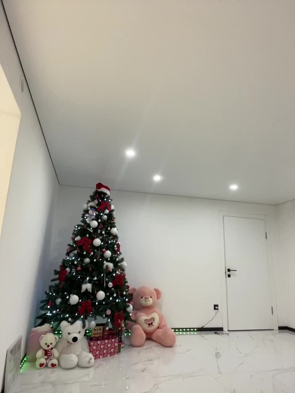 Potifays Cam Model Chat December 9, 2025