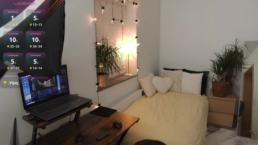 Sophie_Enzo Cam Model Chat December 9, 2025