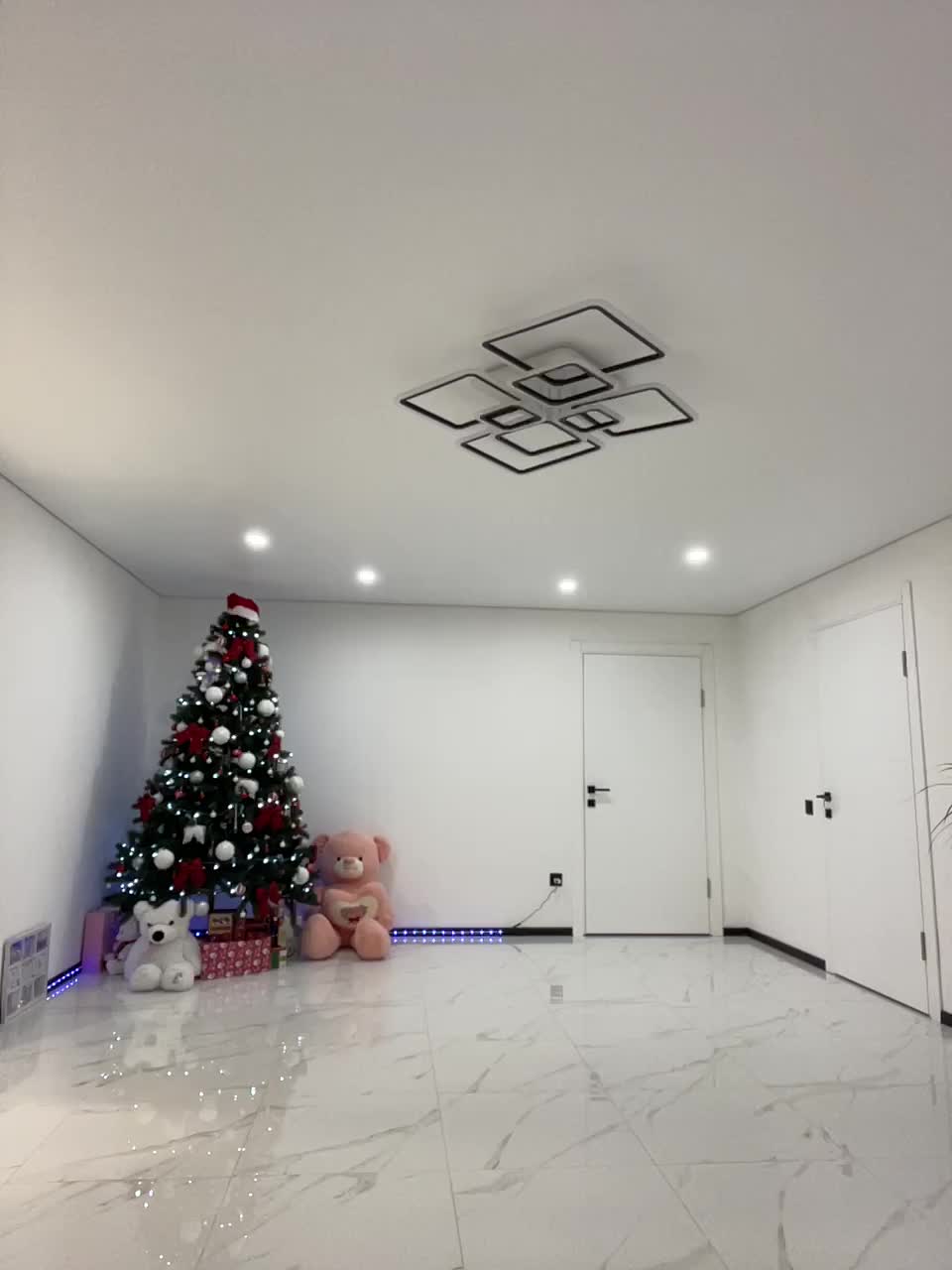 Potifays Cam Model Chat December 10, 2025