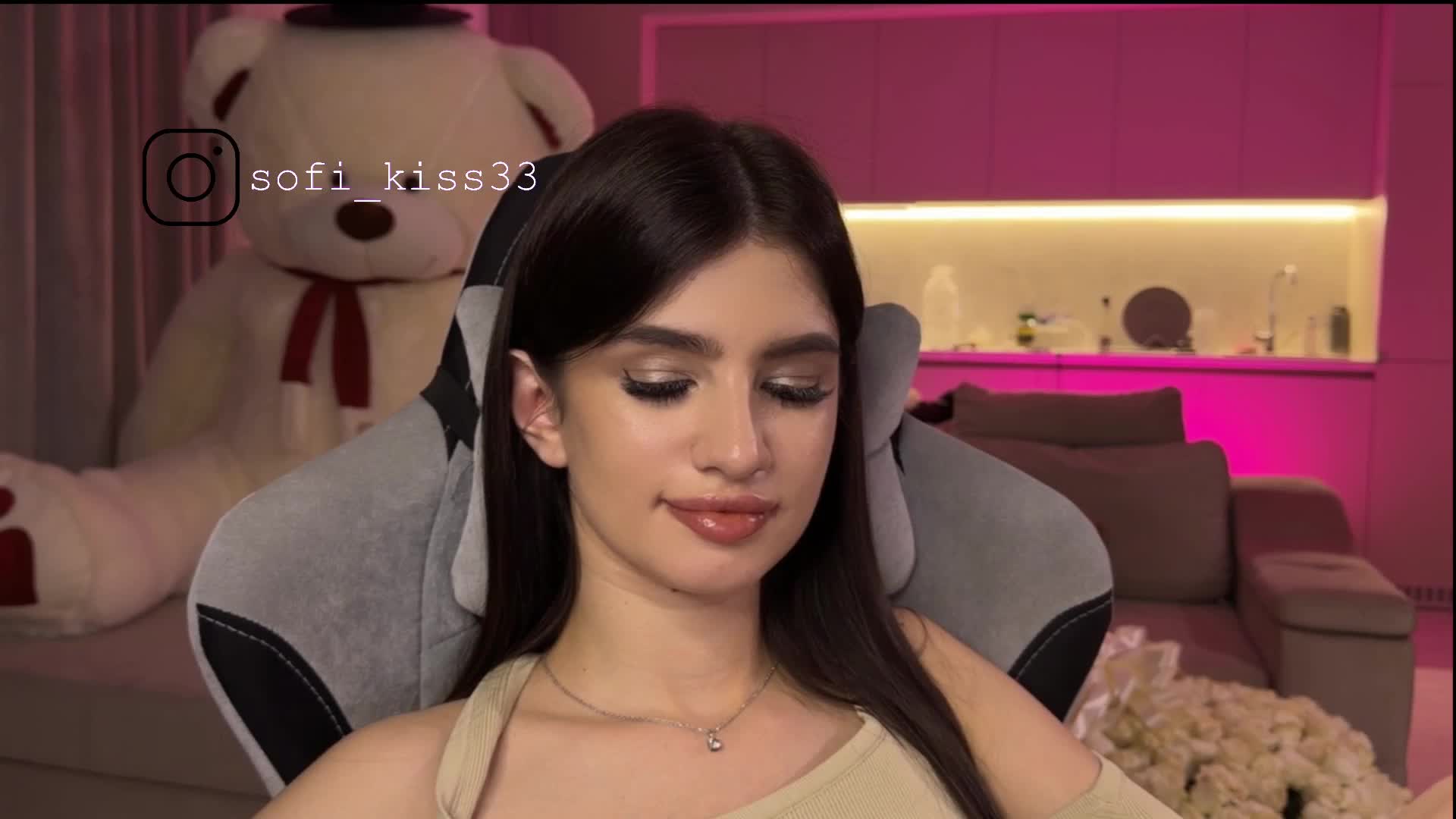 Sofi-Mi Cam Model Chat December 10, 2025