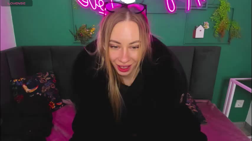 diana_garrett Cam Model Chat December 10, 2025