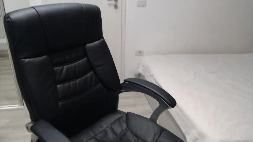 blue_eyes96 Cam Model Chat December 11, 2025