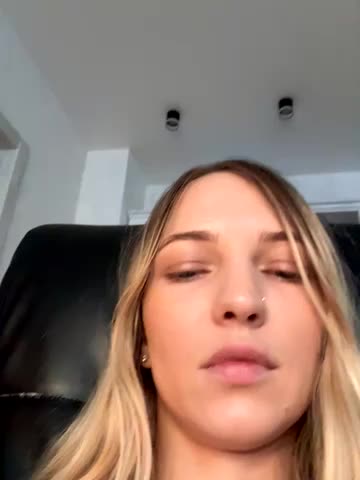 Adelina0001 Cam Model Chat December 11, 2025