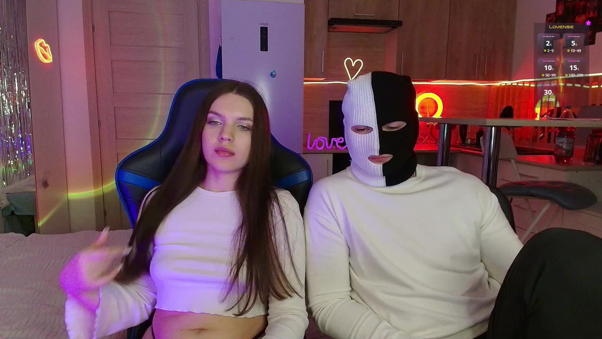 TwiceAsHotXXX Cam Model Chat December 11, 2025