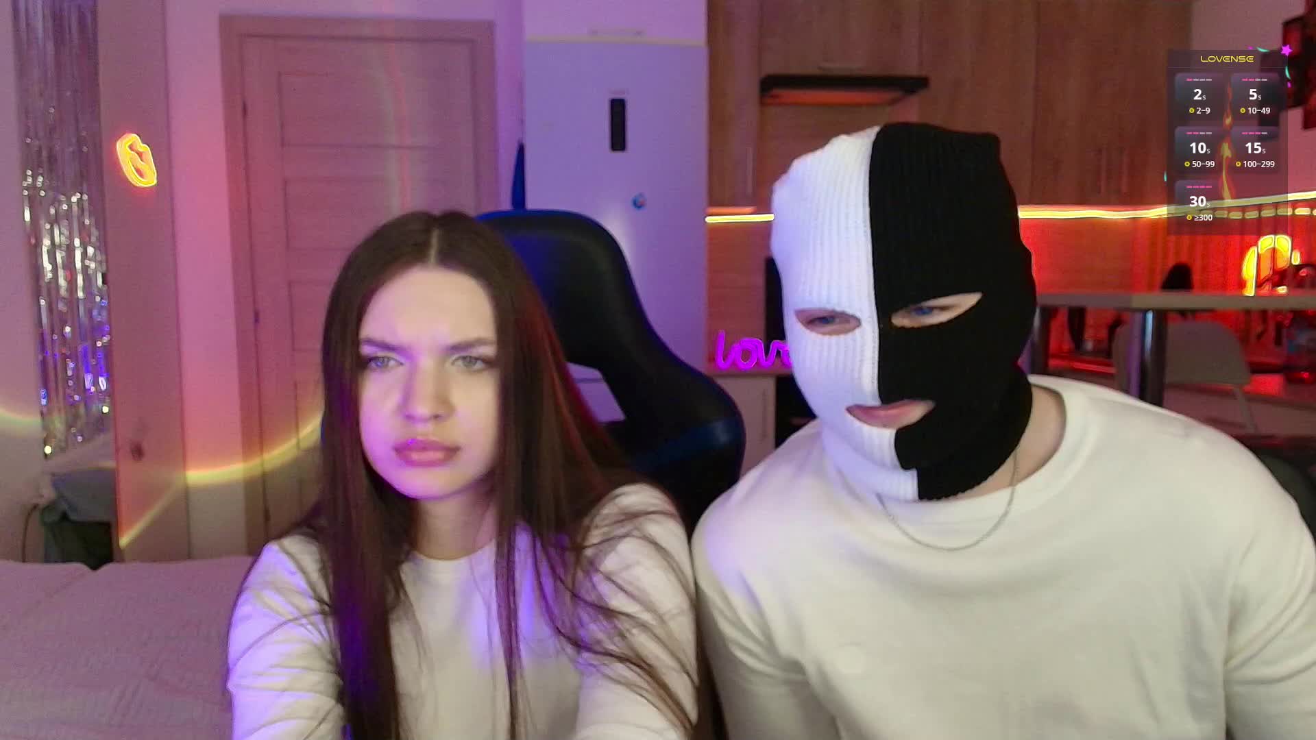 TwiceAsHotXXX Cam Model Chat December 11, 2025