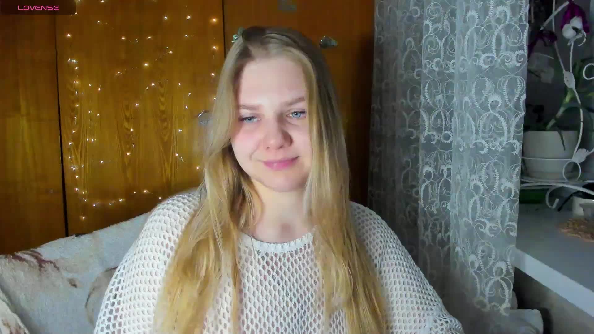 Emma-Frizea Cam Model Chat December 11, 2025