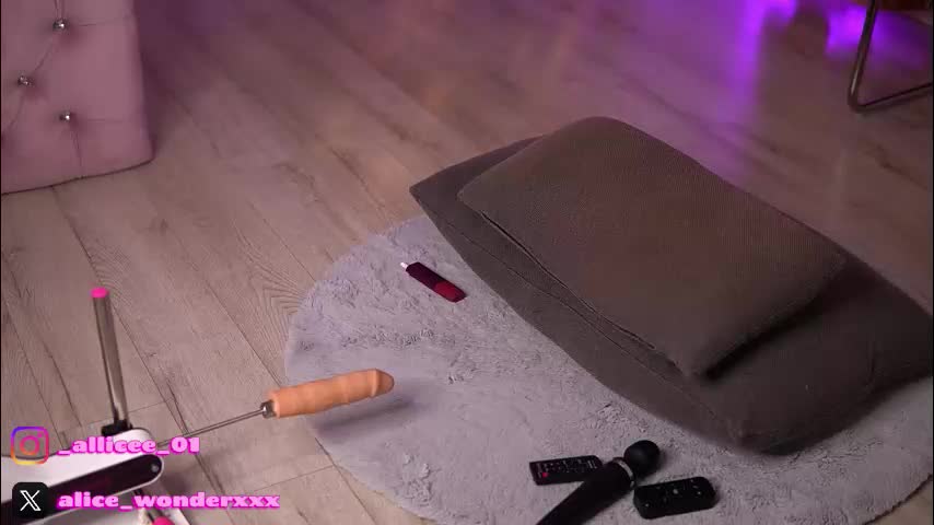 vanessasimon Cam Model Chat December 11, 2025