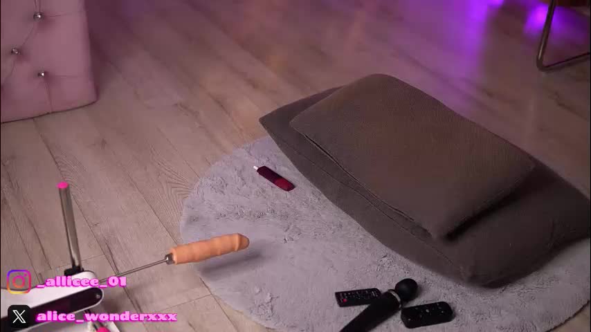 vanessasimon Cam Model Chat December 11, 2025