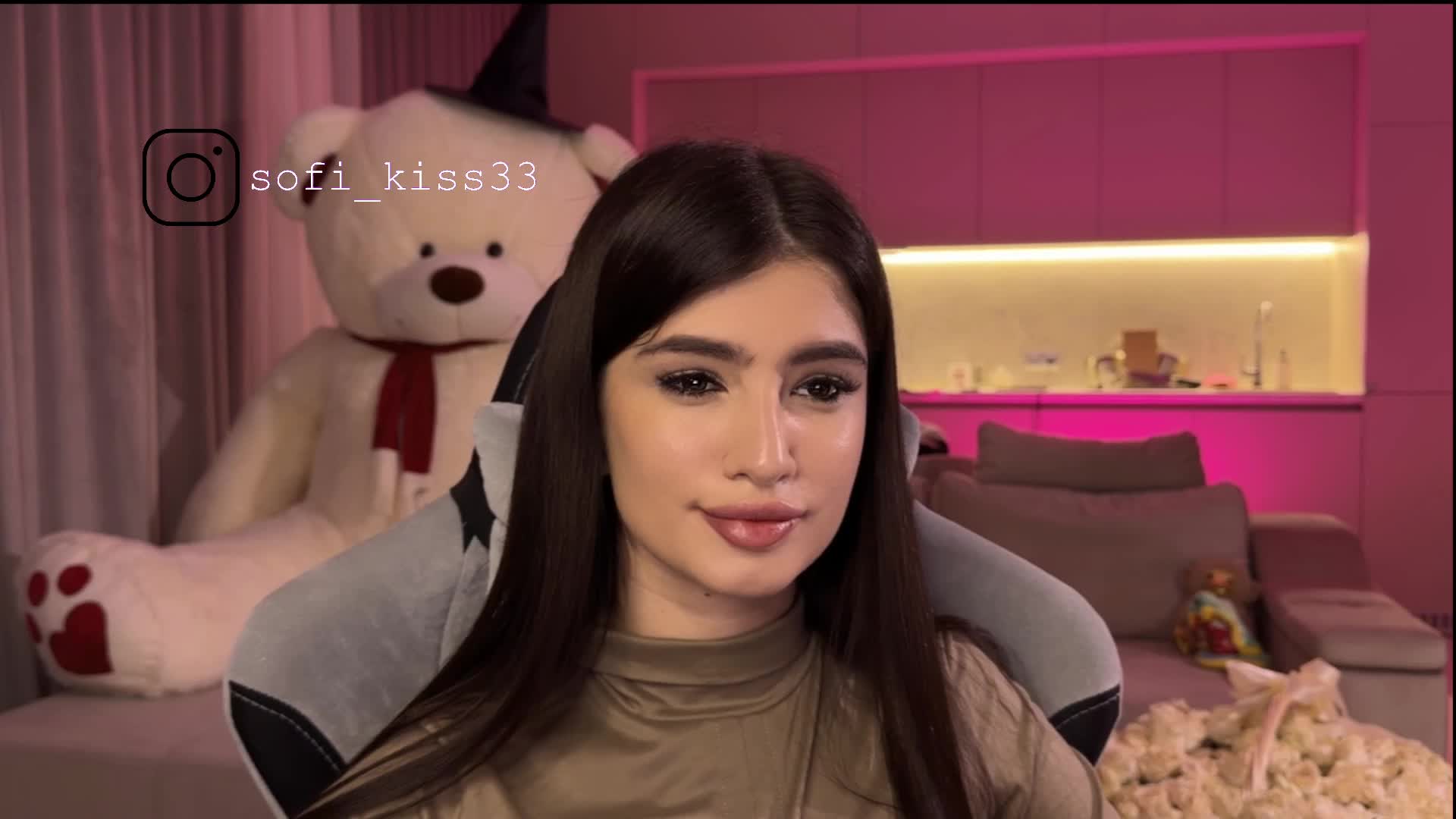 Sofi-Mi Cam Model Chat December 11, 2025